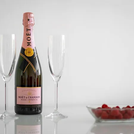 Luxe Comfort Melesio In Centre アパート