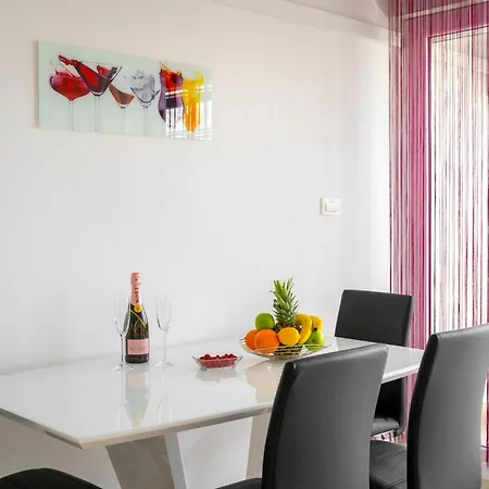 Apartment Luxe Comfort Melesio In Centre